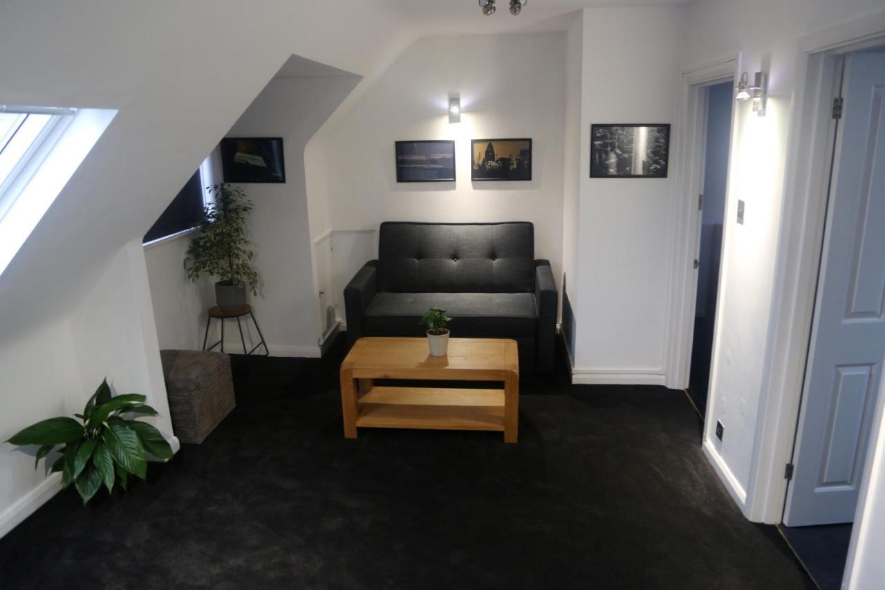 One-Bedroom Flat In Cheam Village Dış mekan fotoğraf
