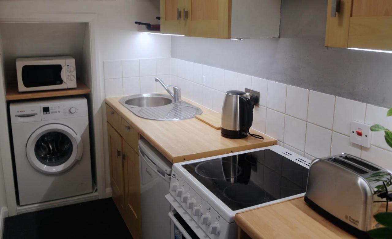 One-Bedroom Flat In Cheam Village Dış mekan fotoğraf