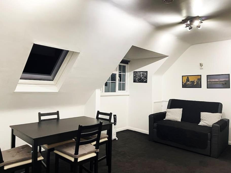One-Bedroom Flat In Cheam Village Dış mekan fotoğraf