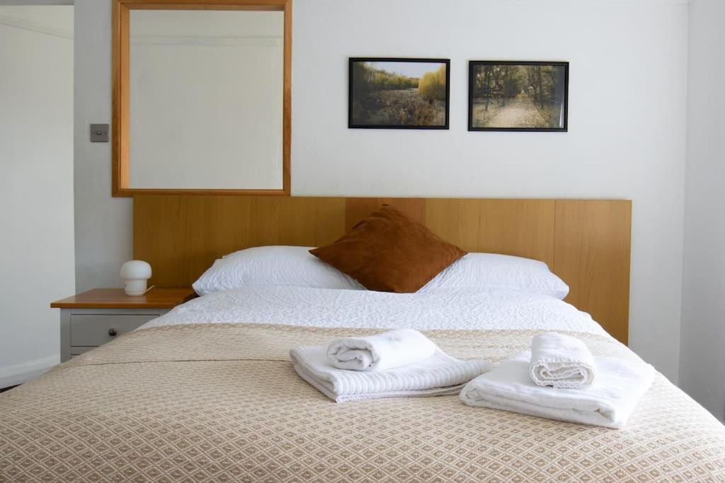One-Bedroom Flat In Cheam Village Dış mekan fotoğraf