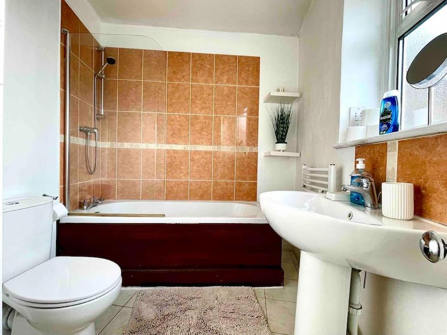 One-Bedroom Flat In Cheam Village Dış mekan fotoğraf